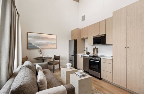 Oak Park Apartment | Casa Iglesia Loft Studio 310