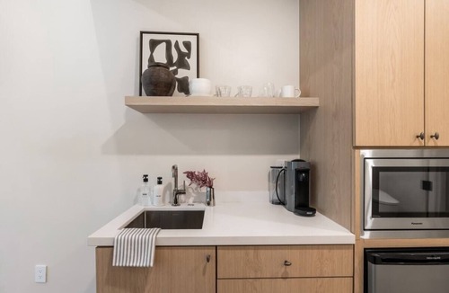 Oak Park Apartment | Casa Iglesia Studio 305