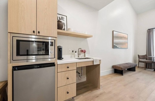 Oak Park Apartment | Casa Iglesia Studio 303