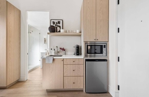 Oak Park Apartment | Casa Iglesia Studio 306