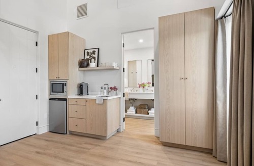 Oak Park Apartment | Casa Iglesia Studio 307