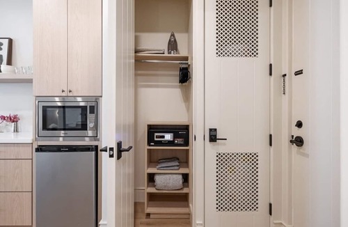 Oak Park Apartment | Casa Iglesia Studio 211