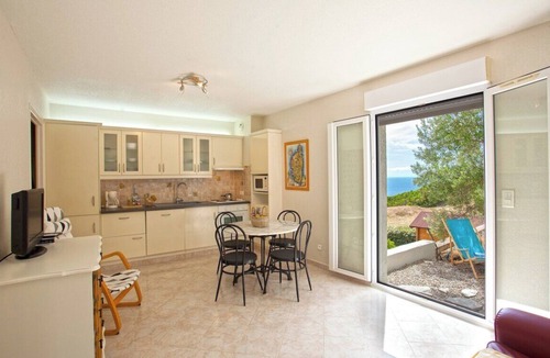 Porticciolo Apartment | Casa le Sureau air-conditioned apartment with sea-view terrace