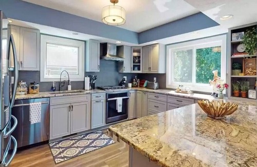 Huron House | Casa Mañana Lakefront 6 bedroom Upscale farmhouse.