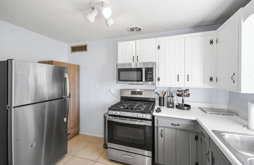 Campus Farm House | Casa Montaña - Central Tucson 3BR Accessible & Solar-Powered