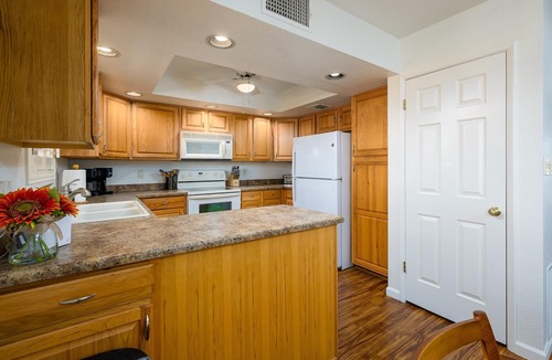 Paradise Valley Village Condo | CASA ROMEO - Updated Top-Level Condo