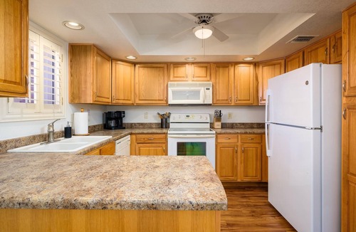 Paradise Valley Village Condo | CASA ROMEO - Updated Top-Level Condo