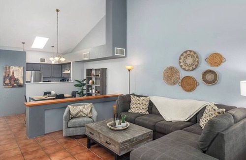 Casas Adobes House | Casas Adobes Summer Townhouse | Pool & Hot Tub
