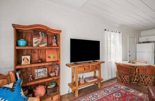 Blenman-Elm House | Casita Laguna - Blenman Elm Casita with Private Yard and Parking