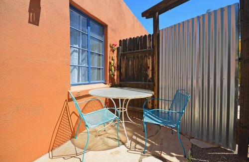 Blenman-Elm House | Casita Laguna - Blenman Elm Casita with Private Yard and Parking