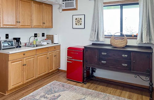 Lake Montezuma Apartment | Casita with mountain views, kitchenette, outdoor seating & free wifi