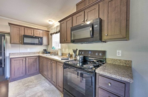 Cassopolis Cottage | Cassopolis Cabin, Little Fish Lake On-site!