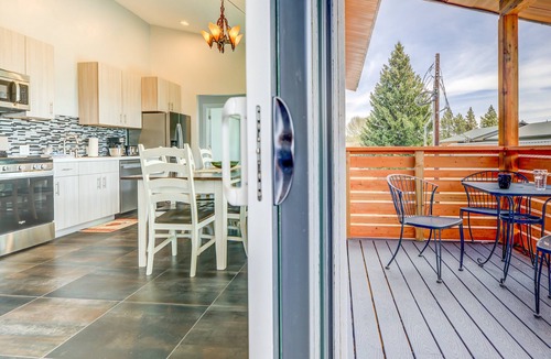 West Yellowstone House | Castle Z Retreat – Blocks from Yellowstone