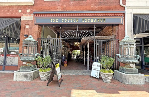Downtown Wilmington Apartment | Catalina Crib~ Experience Downtown Wilmington Nightlife, Walk to Concerts
