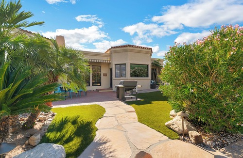 The Foothills House | Catalina Dreamin' Luxe Foothills Oasis w/Pool!