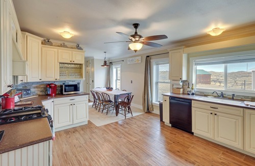 Thermopolis Cabin | Cattle Ranch Home in Western Wyoming w/Grill