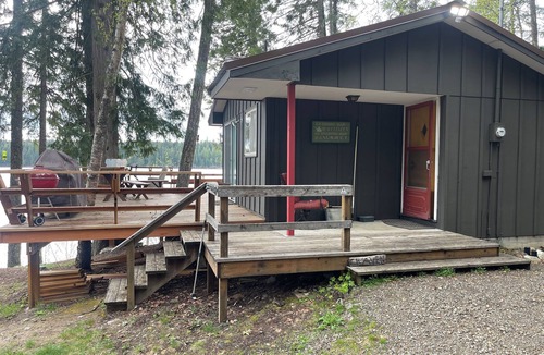 Coolin House | Cavanaugh Bay Priest Lake Beachfront w Dock, East Shore Family Get Away