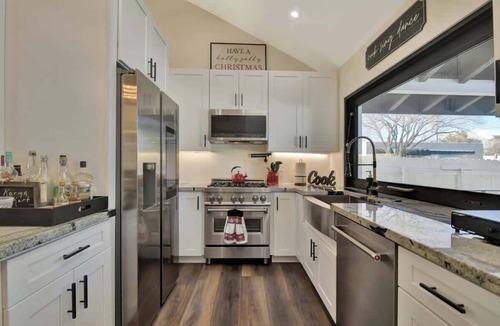 Prescott House | CC*New Listing*Walk to the Square*New Remodel*