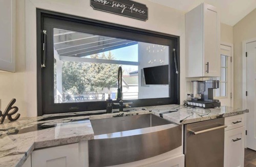 Prescott House | CC*New Listing*Walk to the Square*New Remodel*