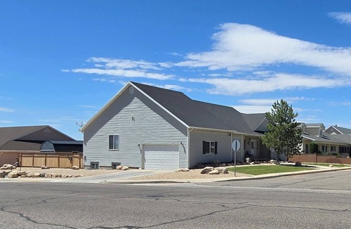 Cedar City Apartment | Cedar City, Basement Apartment. Five minutes from the I-15. Pet, family friendly