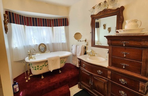 Mariposa House | Cedar Haven - A Hiker's Retreat