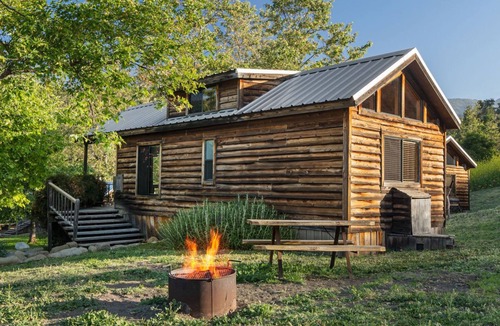 Goleta Cabin | Central Cabin + Queen + Firepit | No Hidden Fees