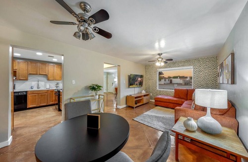 Campus Farm House | Central/Fire Pit/Fenced Backyard/4 BR 2 BA