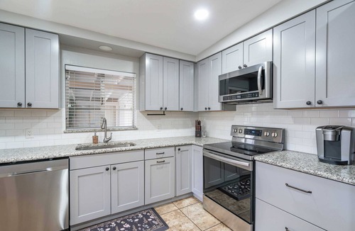 Vista Del Monte House | Central Tucson Gem w/Porch, Patio & Park Access