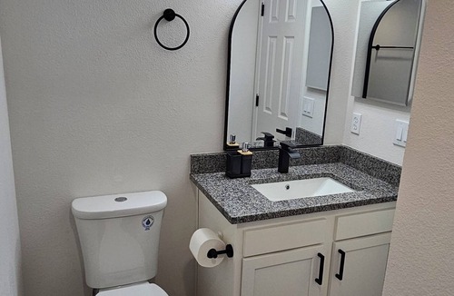 Campus Farm House | Central Tucson Retreat 2BR Townhome + Garage + AC for relaxing stays