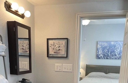 El Paso Cottage | Centrally Located Bungalow
