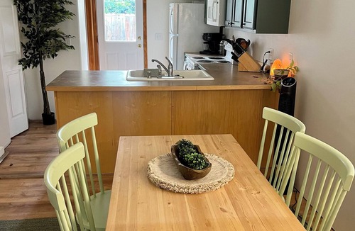 Franklin to the Fort House | Centrally located Craftsman, 2 blocks from Good Food Store.