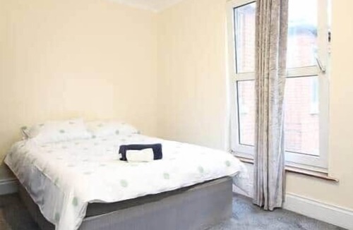 Shirley House | Centrally located double room