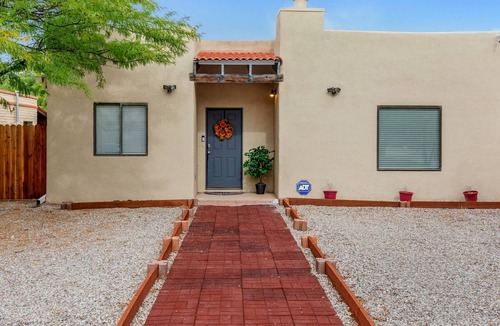 Blenman-Elm House | Centrally Located Modern 4-Bedroom House with Tons of Amenities