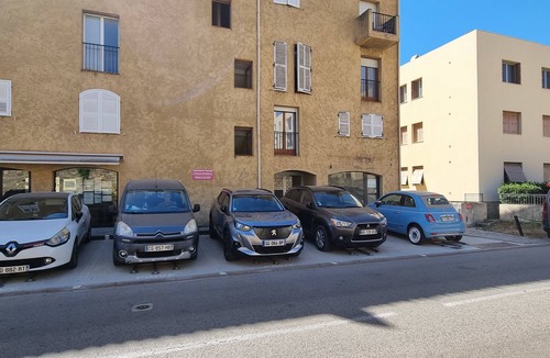 Calvi Apartment | Centru : Appart lumineux vue mer, 5 min à pied de la plage et du centre