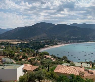 Vico Bed & Breakfast | Chambre indépendante dans villa bord de mer