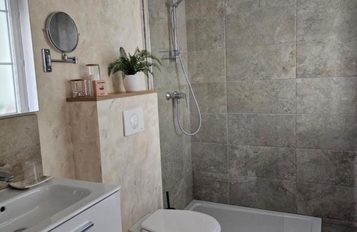 Valle-de-Campoloro Bed & Breakfast | Chambres d'hôte A Caserella, Maison de village rénovée avec vue sur mer