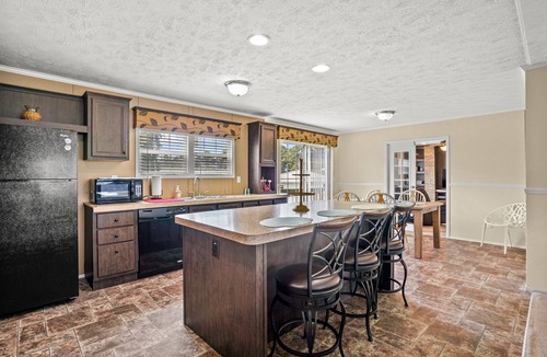 Chincoteague House | Charlie's Cove | Central Chincoteague Home w/Fenced Yard, Soaking Tub, Den & Pet Friendly Stay