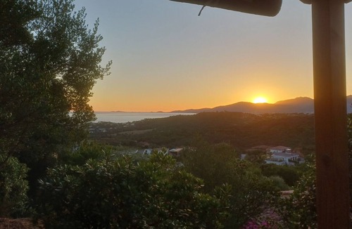 Albitreccia Ski Chalet | Charm and tranquility, panoramic views of the sea and the islands, 3 minutes from the beaches