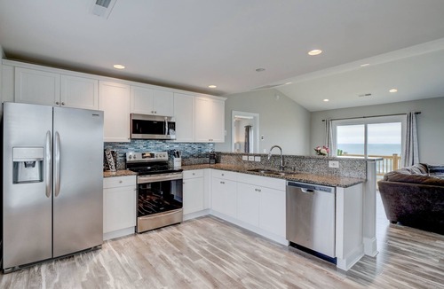 Surf City House | Charm Getaway - Oceanfront family home in a quiet stretch of Surf City !