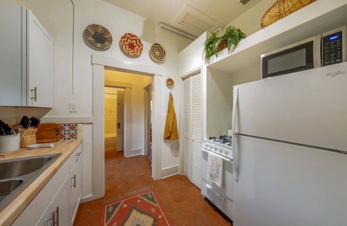 West University House | Charmer/Sleep 3/1 BR 1 BA/3 Blocks from U of A