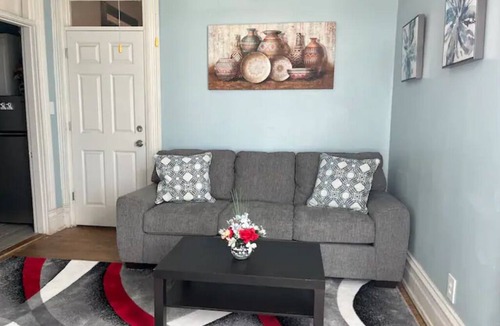 Huntington Apartment | Charming 1-bedroom apartment with WiFi, AC in fabulous Huntington