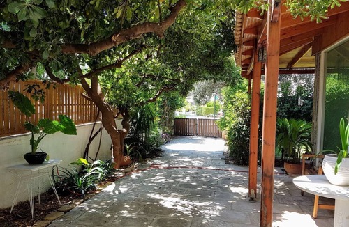Glyfada Apartment | Charming 1-bedroom apartment with WiFi and AC in lovely Glifada