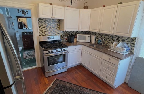 Edgewood Bed & Breakfast | Charming 1-bedroom with full kitchen Charles Newhall House by BrownUniversity