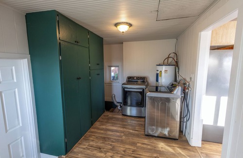 Canyon County Cottage | Charming 1920s Cottage Retreat – Modern Comfort, Vintage Soul