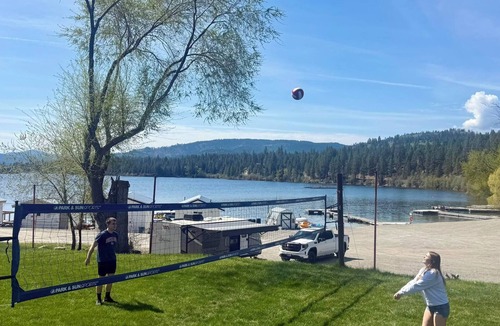 Republic Cabin | Charming 1BR Cabin on Curlew Lake – 2 Queen Beds, Full Bathroom + A/C