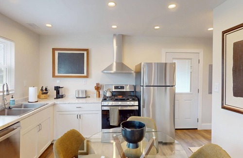 Marion House | Charming 1BR loft w/2 twins, cozy reading nook, walking distance to IWU