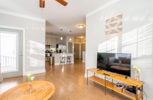 Morrisville Apartment | Charming 1BR with Gym and Workspace