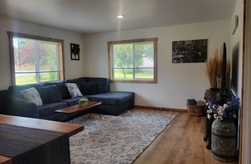 Bonners Ferry House | Charming 2-bdrm bungalow in lovely Bonners Ferry with WiFi, A/C, full kit & bath