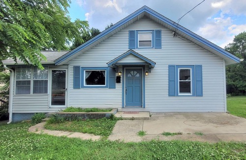 Mount Airy House | Charming 2 Bedroom 1 Bath Farm Style House