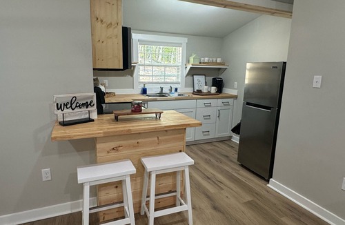 Waneta Cottage | Charming 2-bedroom cottage with WiFi, AC, close to SXS trails in Mckee, KY.